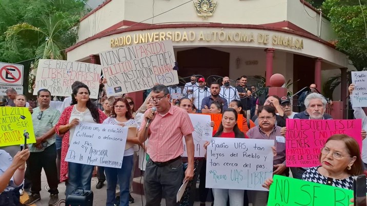 Universitarios Protestan En Radio Uas Acusan Campaña De Denostación Y